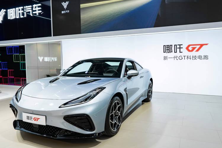 佛山159哪吒汽车在智能汽车领域的表现，领途汽车在新能源汽车市场中的影响力